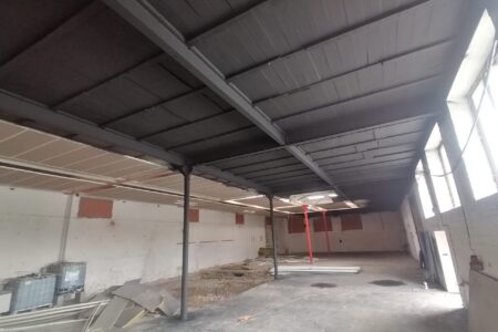 vue-sur-plafond-entrepot-par pulvérisation